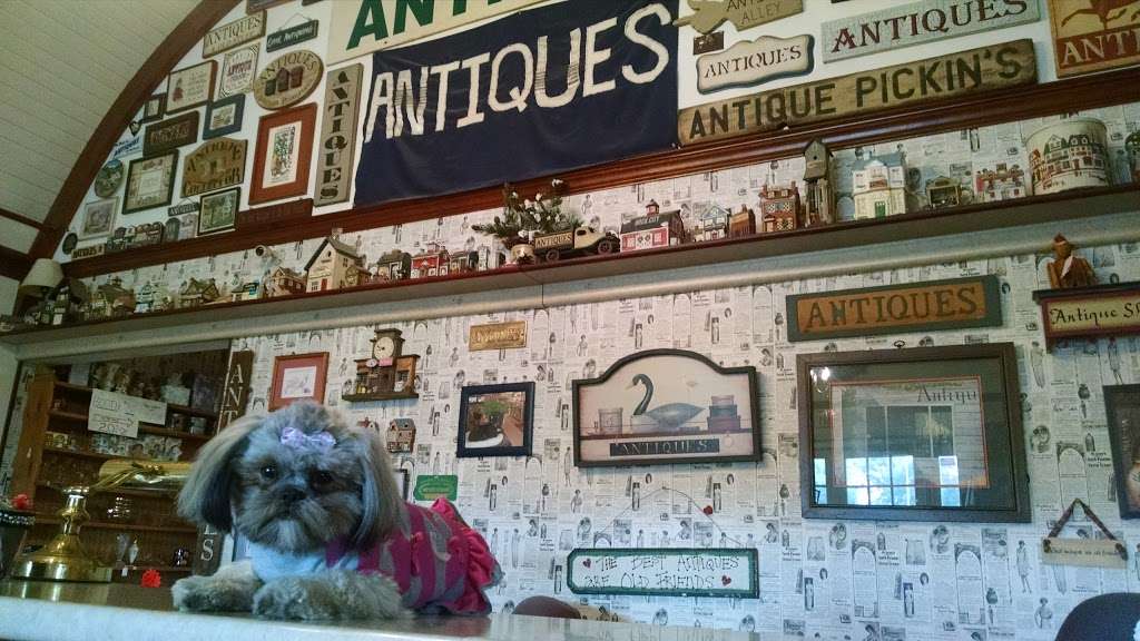 Antique Alley of Bridgeville llc | 18208 Sussex Hwy, Bridgeville, DE 19933 | Phone: (302) 337-3137