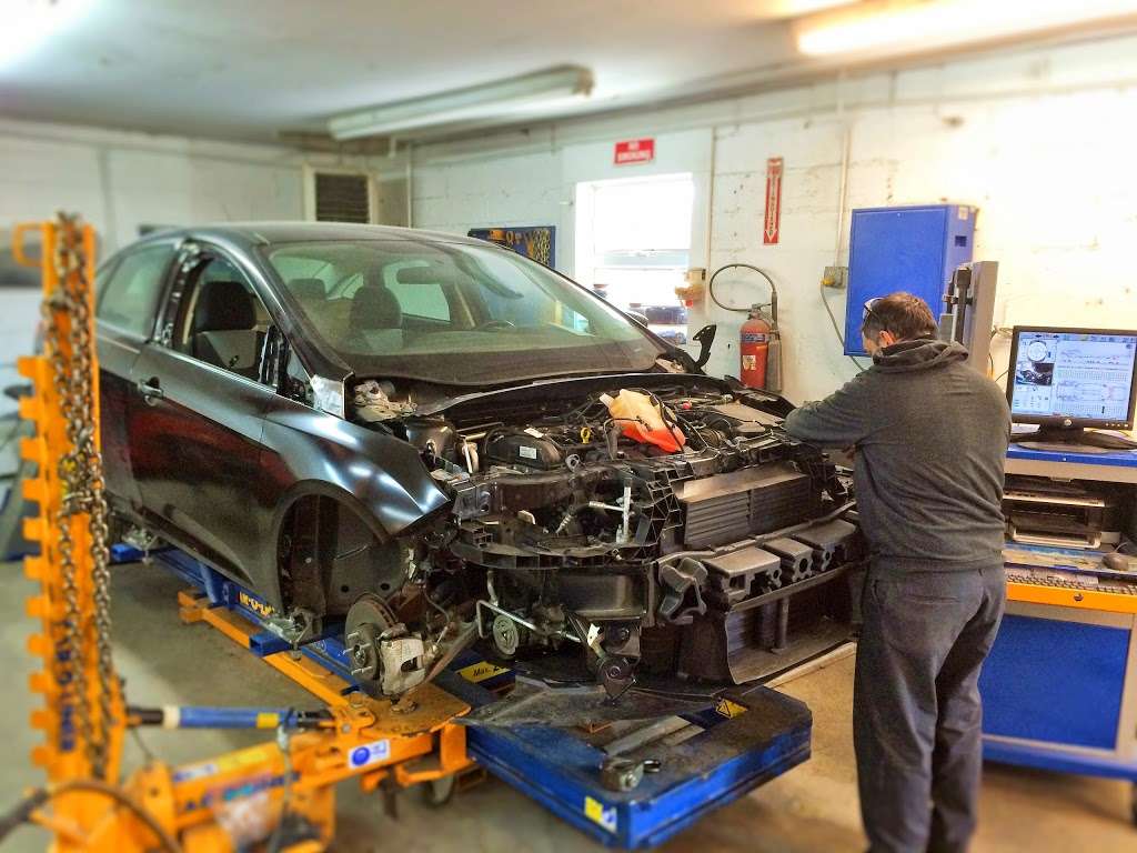 Central Park Auto Body And Collision | 6 Broad St, Pompton Lakes, NJ 07442, USA | Phone: (973) 835-9980