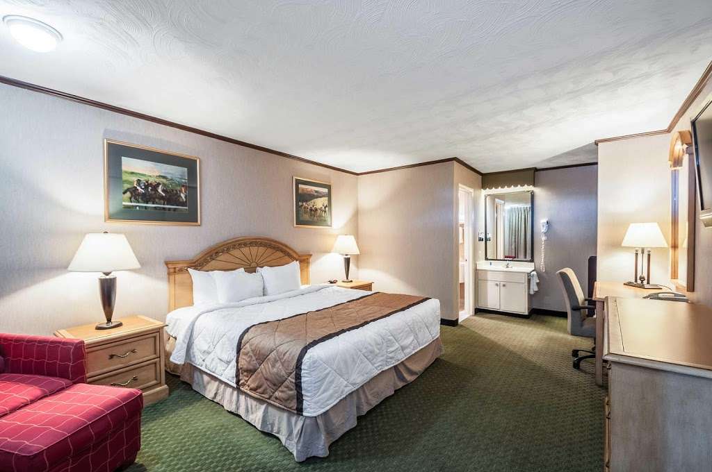 Rodeway Inn & Suites | 741 E Washington St Rodeway, Charles Town, WV 25414, USA | Phone: (304) 725-2081