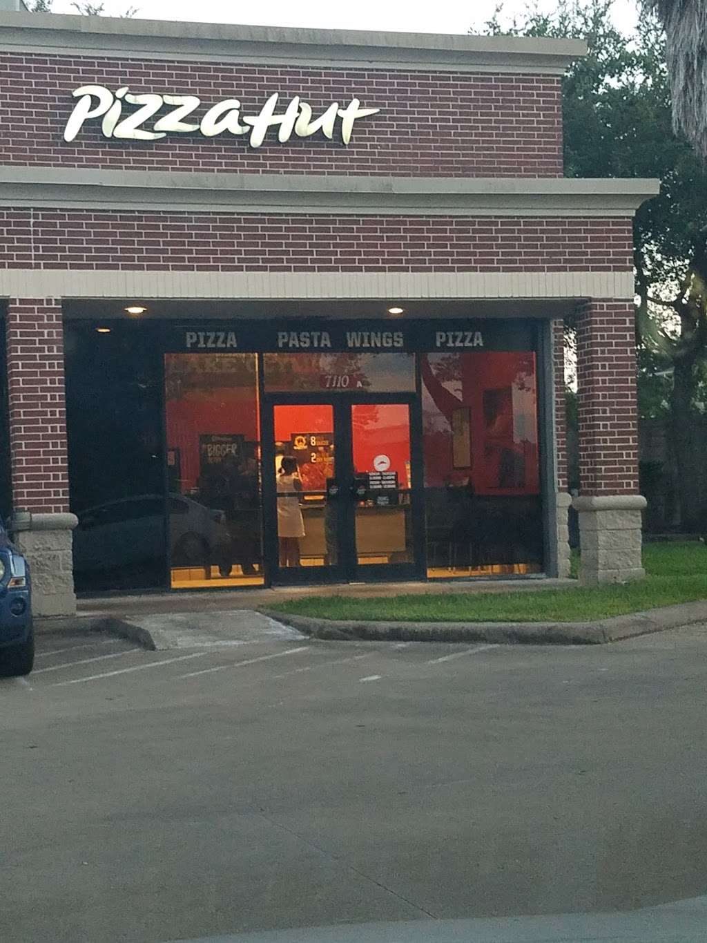 Pizza Hut | 7110 Hwy 6 suite a, Missouri City, TX 77459, USA | Phone: (281) 208-3100