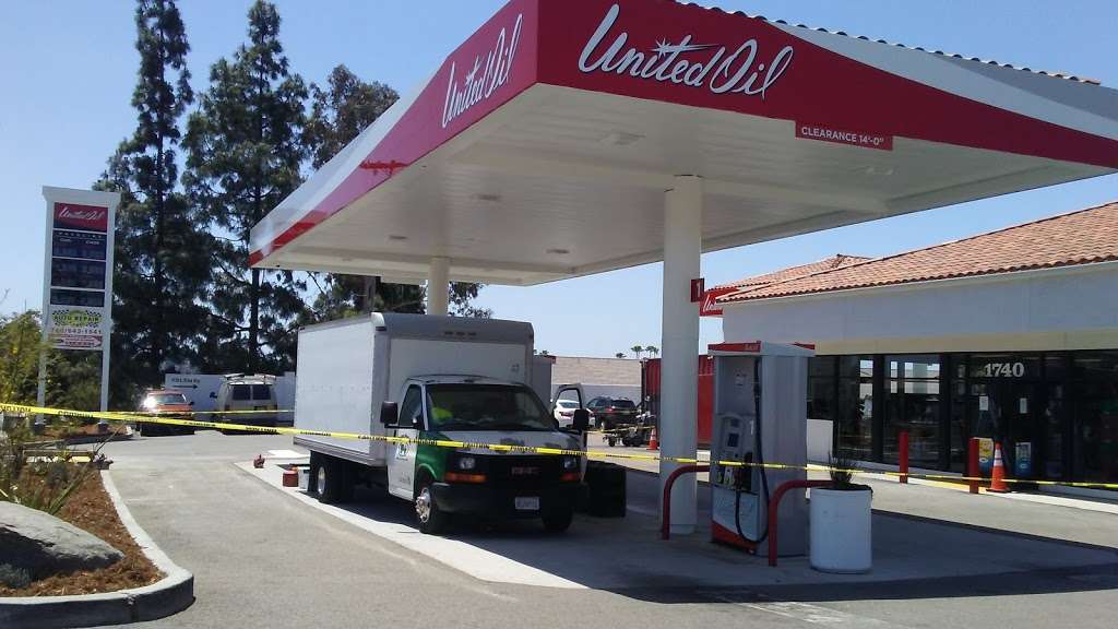 United Oil Gas Station | 1740 E Vista Way, Vista, CA 92084, USA | Phone: (760) 410-6109