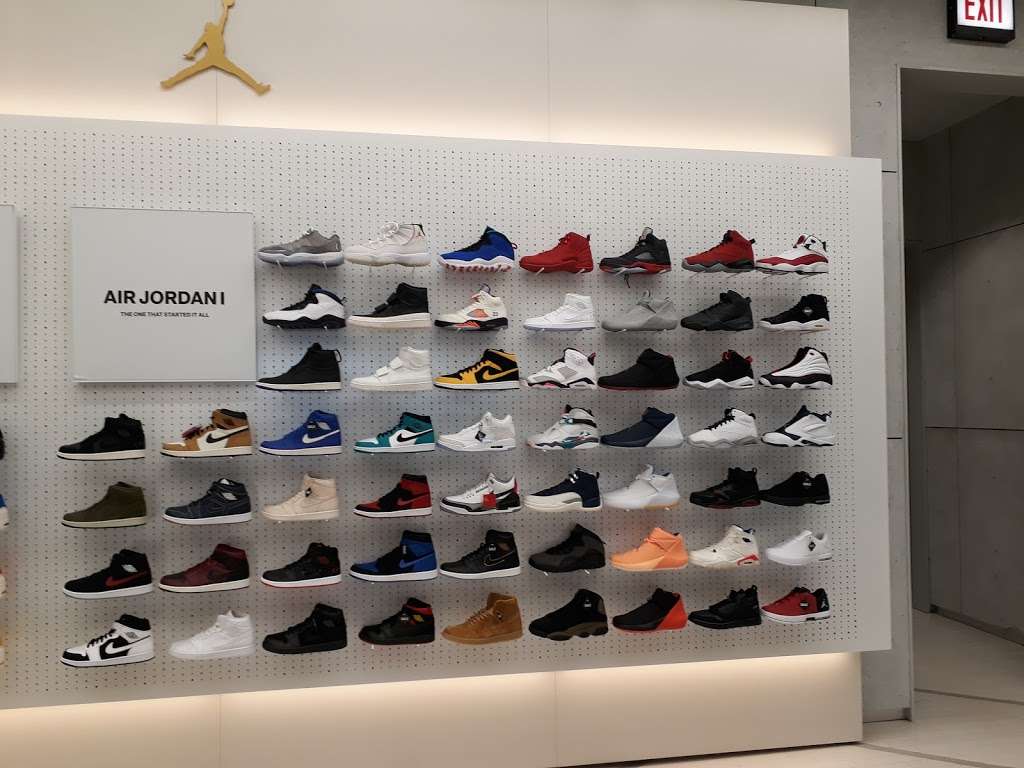Footaction | 112 W 87th St Ste L3-L4, Chicago, IL 60620, USA | Phone: (773) 224-3258