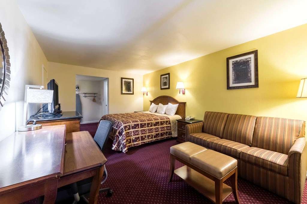 Rodeway Inn At Six Flags | 19793 I-10 W, San Antonio, TX 78257, USA | Phone: (210) 698-3991