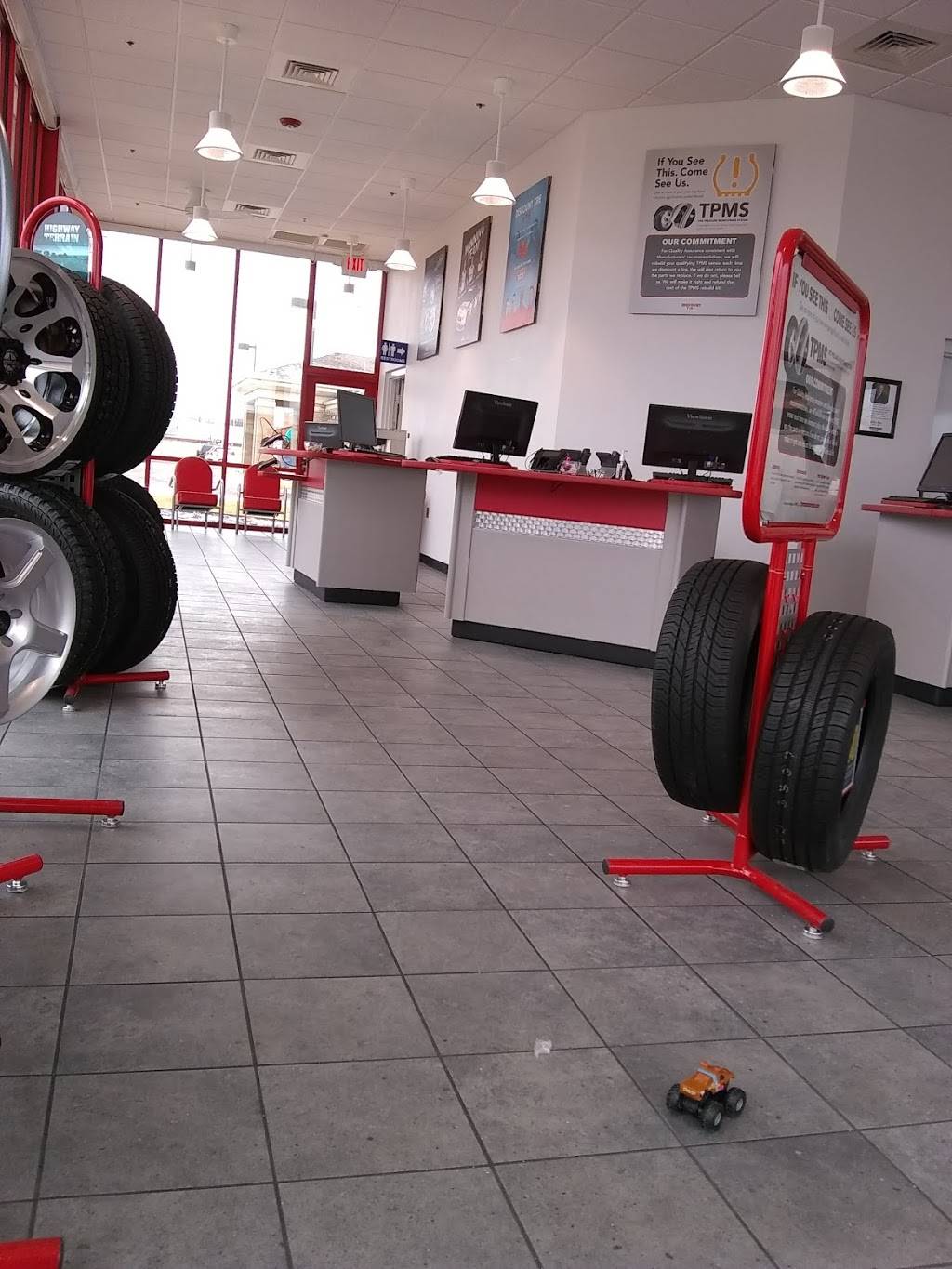 Discount Tire | 7236 W 21st St, Wichita, KS 67205, USA | Phone: (316) 347-2590