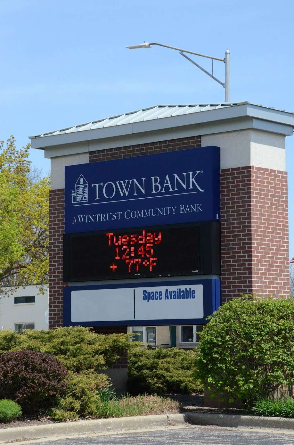 Town Bank | 820 Geneva St, Delavan, WI 53115, USA | Phone: (262) 728-2265