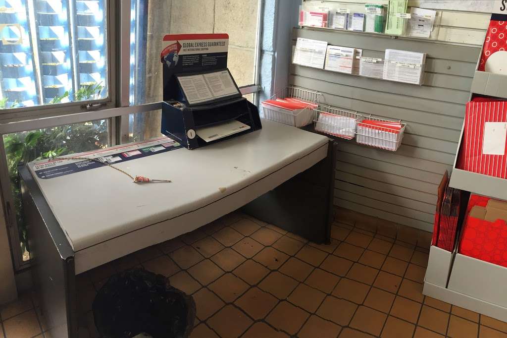 United States Postal Service | 1455 W Redondo Beach Blvd, Gardena, CA 90247, USA | Phone: (800) 275-8777