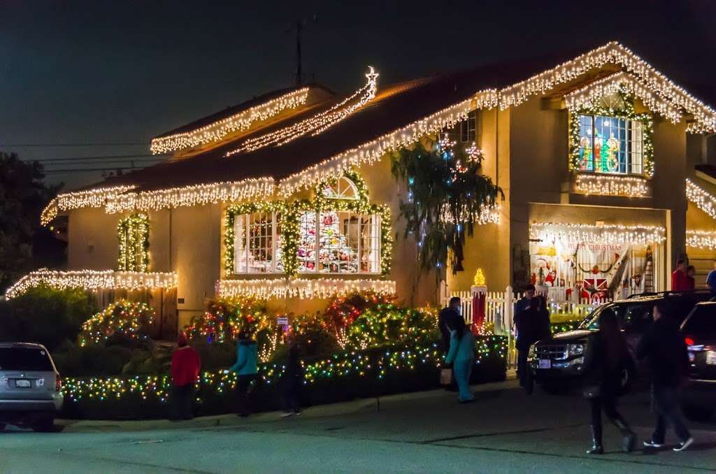 Chestnut/Treeside Christmas Lights | Chestnut Avenue &, Treeside Court, South San Francisco, CA 94080, USA