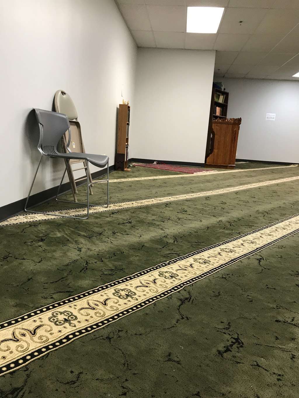 Masjid Uthman | 840 Oak Creek Dr, Lombard, IL 60148, USA