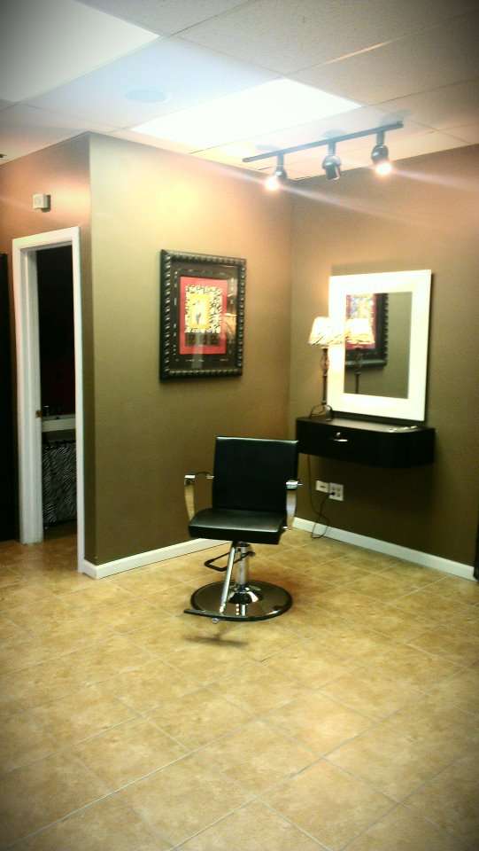 The Hair Zoo | 722 N Raynor Ave, Joliet, IL 60435, USA | Phone: (815) 727-3050