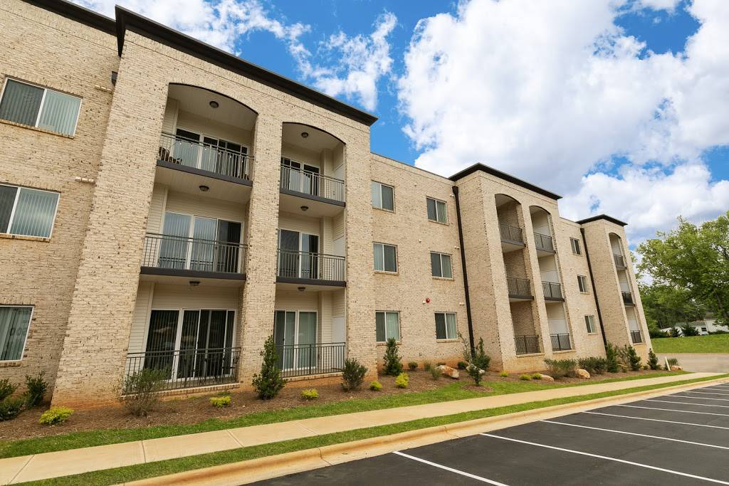 The Lofts at New Garden Apartments | 1301 New Garden Rd, Greensboro, NC 27410, USA | Phone: (336) 439-3379