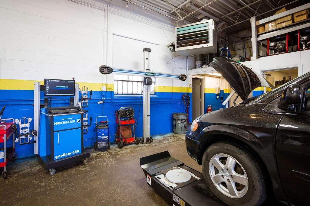 Wheeling Auto Center | 2430 E Hintz Rd, Arlington Heights, IL 60004, USA | Phone: (847) 259-3776