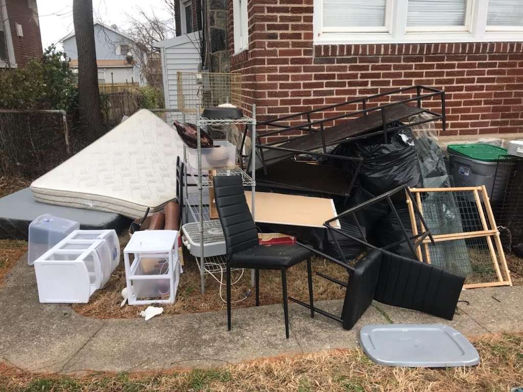 Delco Junk Removal | 2202 Amosland Rd, Holmes, PA 19043 | Phone: (610) 638-1284