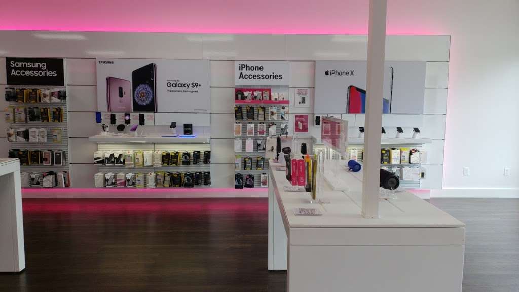 T-Mobile | 492 Town Center Dr, Mooresville, IN 46158, USA | Phone: (317) 584-6329