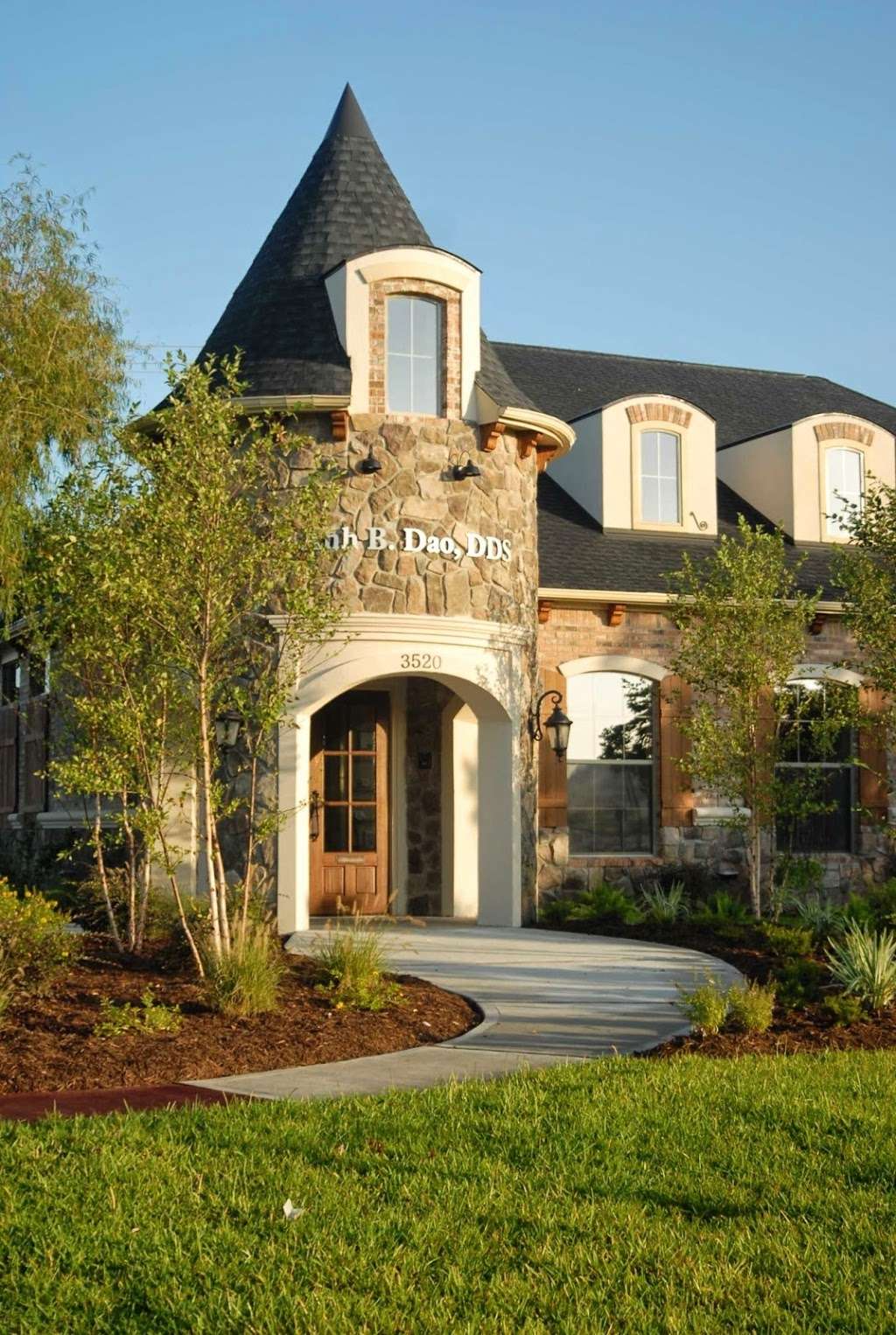 Dr. Anh B. Dao, Melody Lane Dental Group, PC | 3520 Sunset Meadows Dr, Pearland, TX 77581, USA | Phone: (281) 992-7000