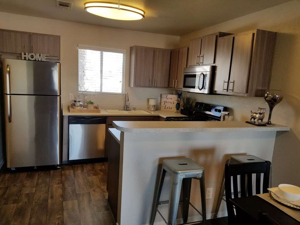 Sunset Hills Apartments | 2825 Bluegrass Ln, Henderson, NV 89074, USA | Phone: (702) 361-5100