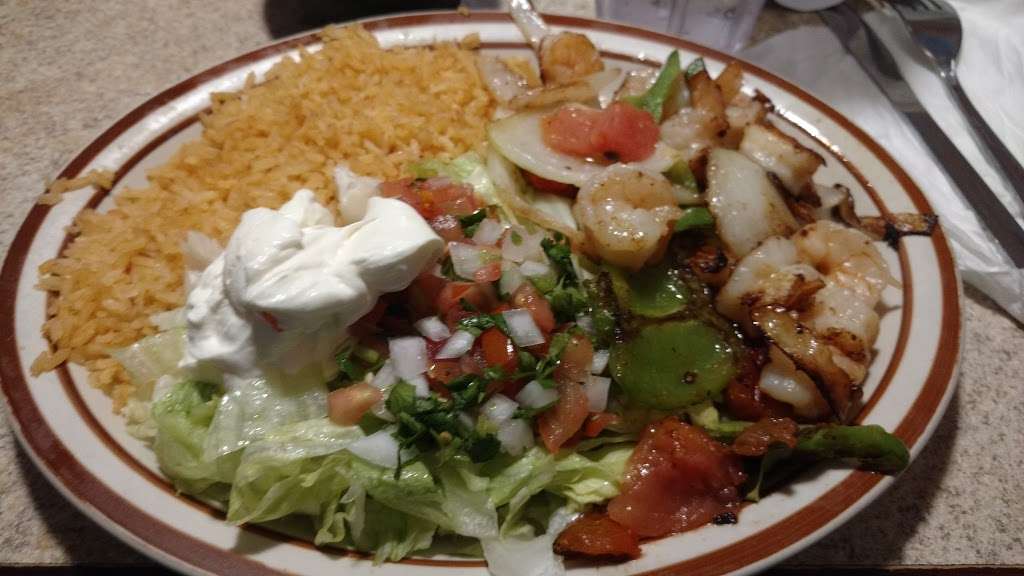 Los Jacubes Family Mexican Restaurant | 213 N Main St, Oakboro, NC 28129, USA | Phone: (704) 485-2244