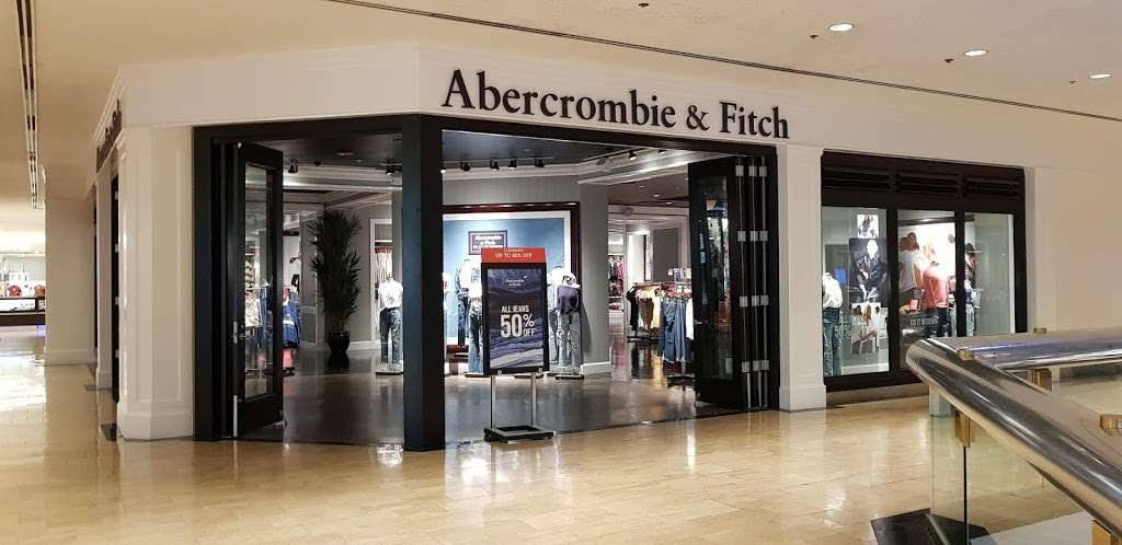 Abercrombie & Fitch | 835 N Michigan Ave #7030, Chicago, IL 60611, USA | Phone: (312) 787-8825