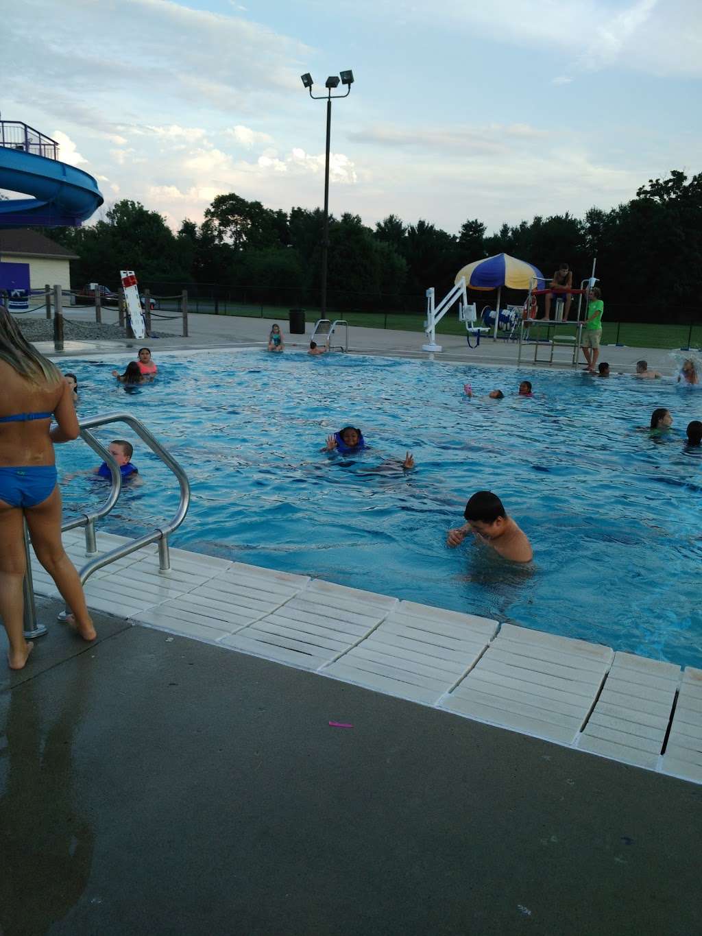 Meridian Street Aquatic Center | 1516 Meridian St # 1, Shelbyville, IN 46176, USA | Phone: (317) 398-3537