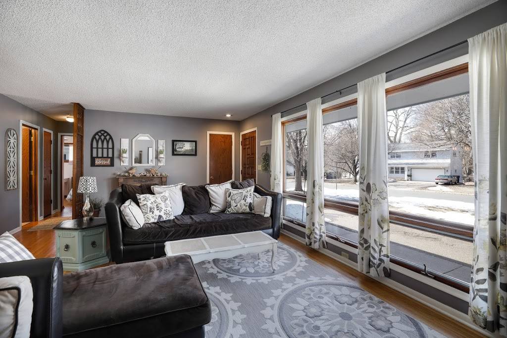 Lopez Jone Group | Coldwell Banker Realty | 3033 Excelsior Blvd #100, Minneapolis, MN 55416, United States | Phone: (651) 410-0219