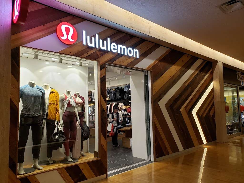 lululemon, 2106 Northbrook Ct 