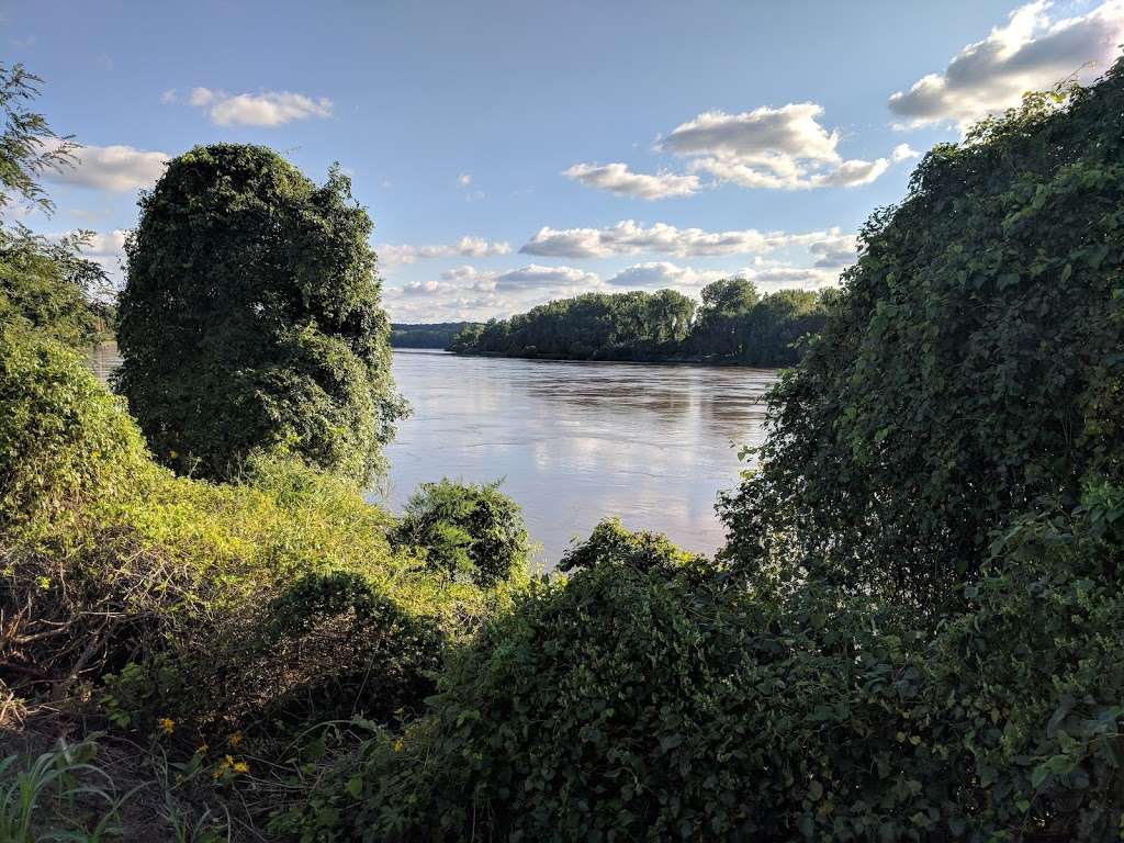 Missouri Riverfront Trail Trailhead | Riverside, MO 64150, USA