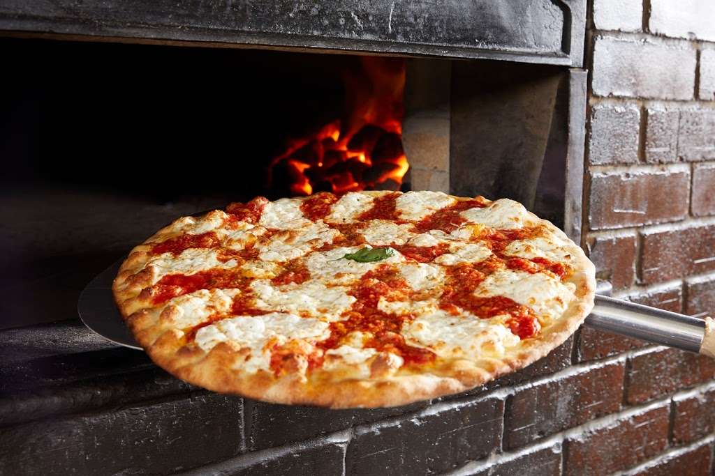 Grimaldis Pizzeria | 7131 W Ray Rd Ste 23, Chandler, AZ 85226, USA | Phone: (480) 785-1600