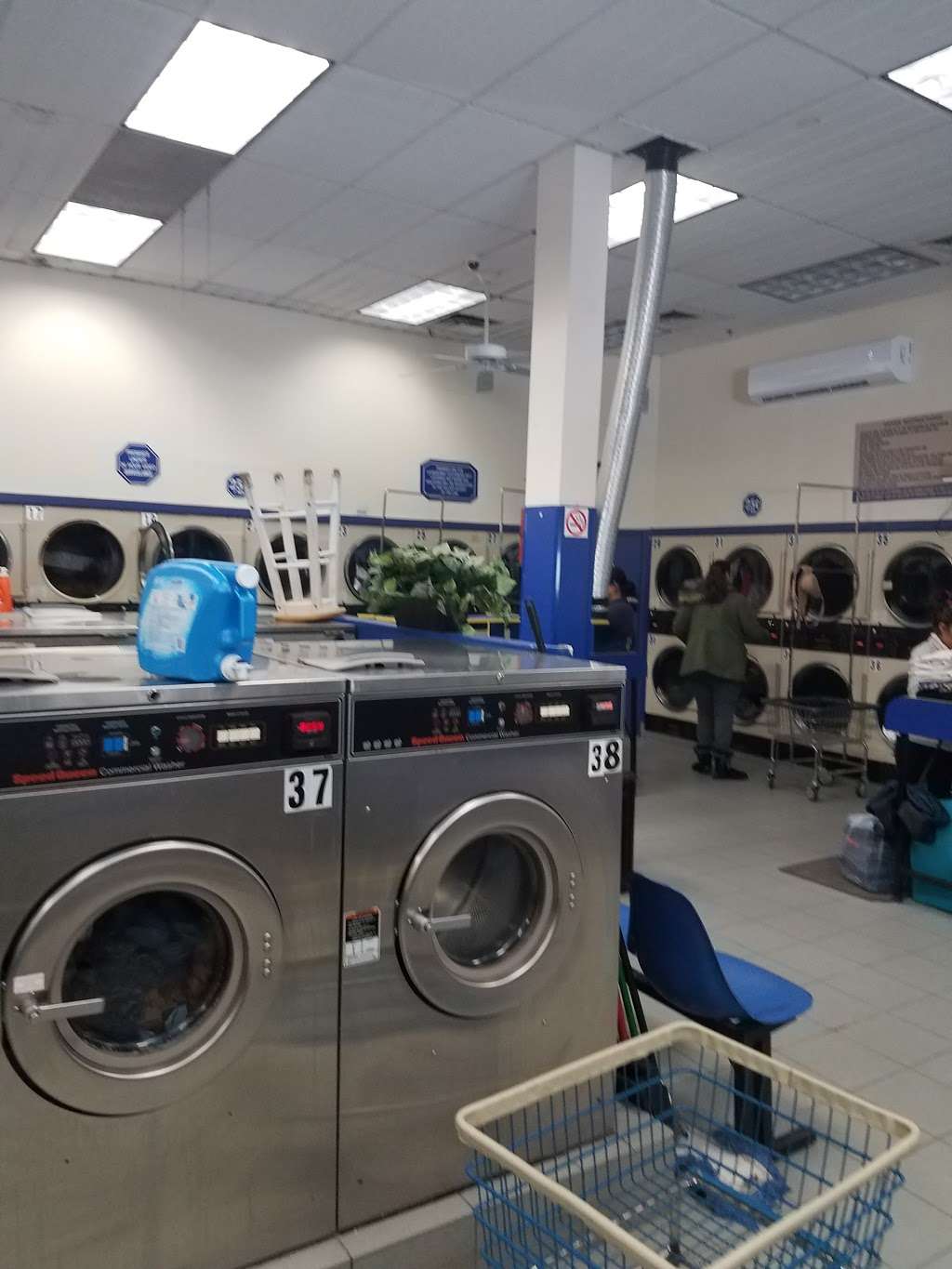 5 Star Laundromat | 1450 Hylan Blvd, Staten Island, NY 10305, USA | Phone: (718) 987-2538