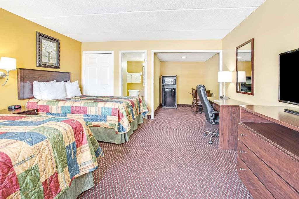 Days Inn by Wyndham Orange City/Deland | 2501 N Volusia Ave, Orange City, FL 32763 | Phone: (386) 218-2136