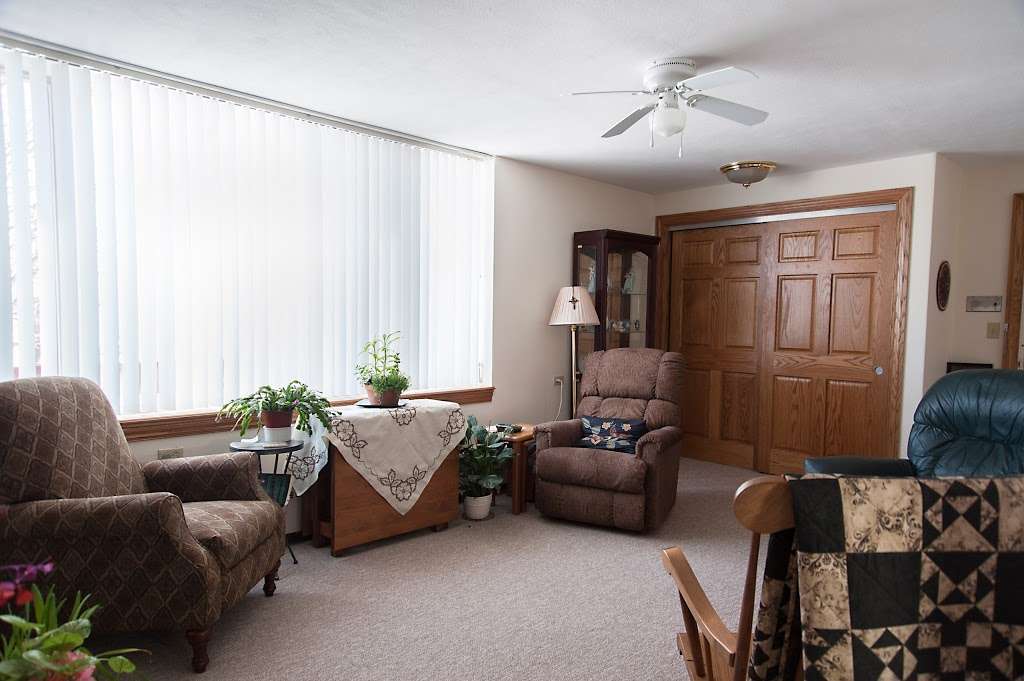 Plum Landing Retirement Community | 495 N Lake St, Aurora, IL 60506, USA | Phone: (630) 896-5031