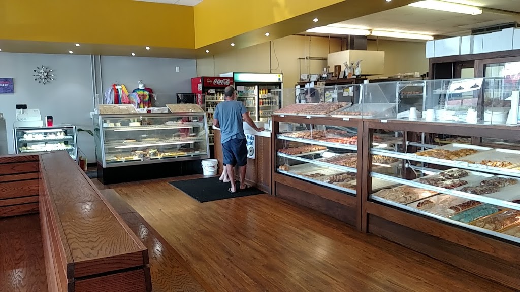 Munchers Bakery | 925 Iowa St, Lawrence, KS 66044, USA | Phone: (785) 749-4324