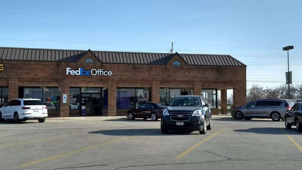 FedEx Office Print & Ship Center | 200 Danada Square W, Wheaton, IL 60189, USA | Phone: (630) 668-5676