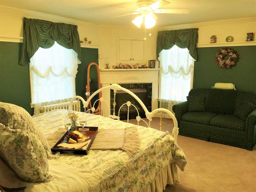 Cranberry Manor Bed and Breakfast | 406 Cherry Lane Rd, East Stroudsburg, PA 18301, USA | Phone: (570) 620-2246