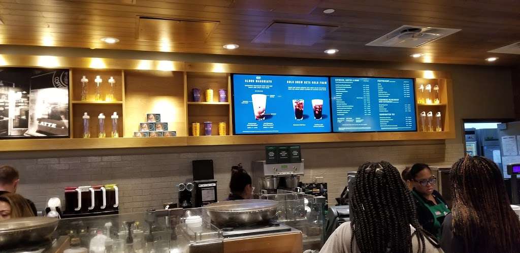 Starbucks | 3200 E Airfield Dr, Dallas, TX 75261, USA