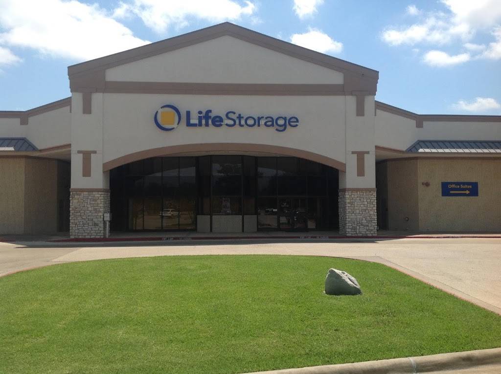 Life Storage | 4255 S Bowen Rd, Arlington, TX 76016, USA | Phone: (682) 235-6600