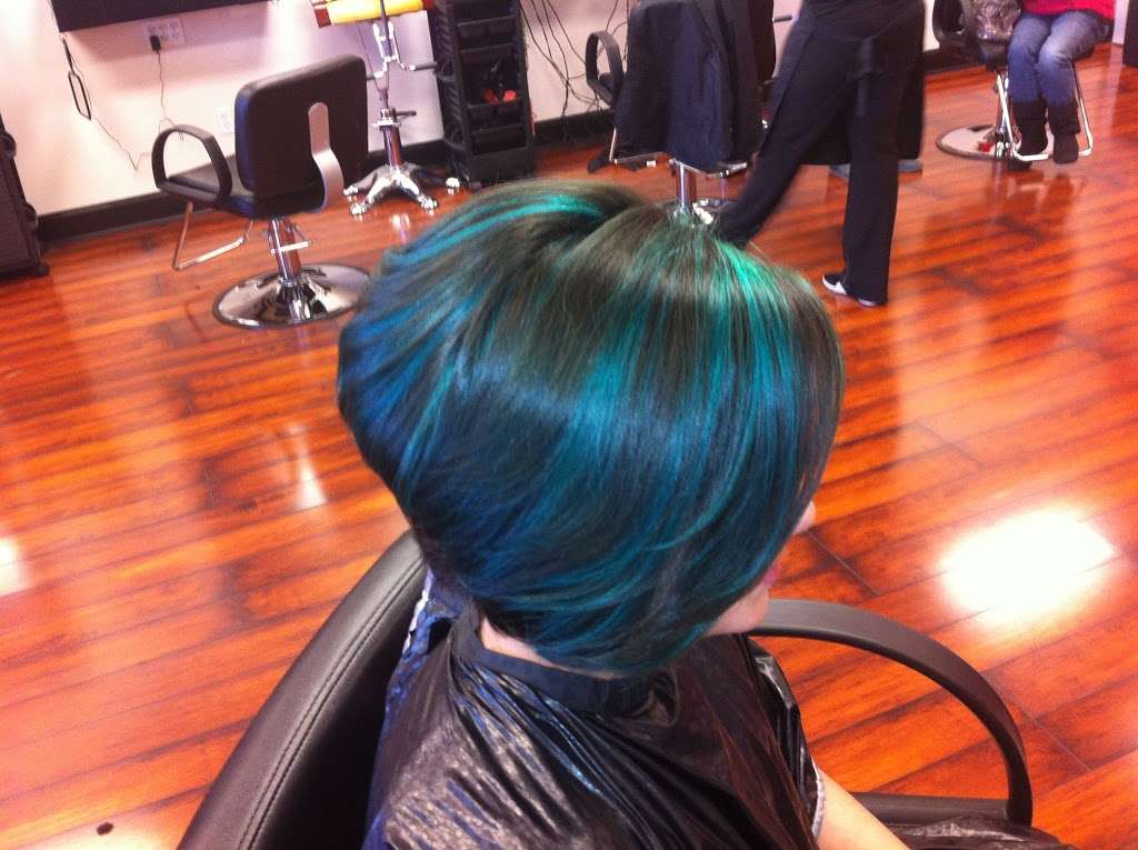 HAIR IS OUR PASSION | 4390 Summit Bridge Rd, Middletown, DE 19709, USA | Phone: (302) 464-1114