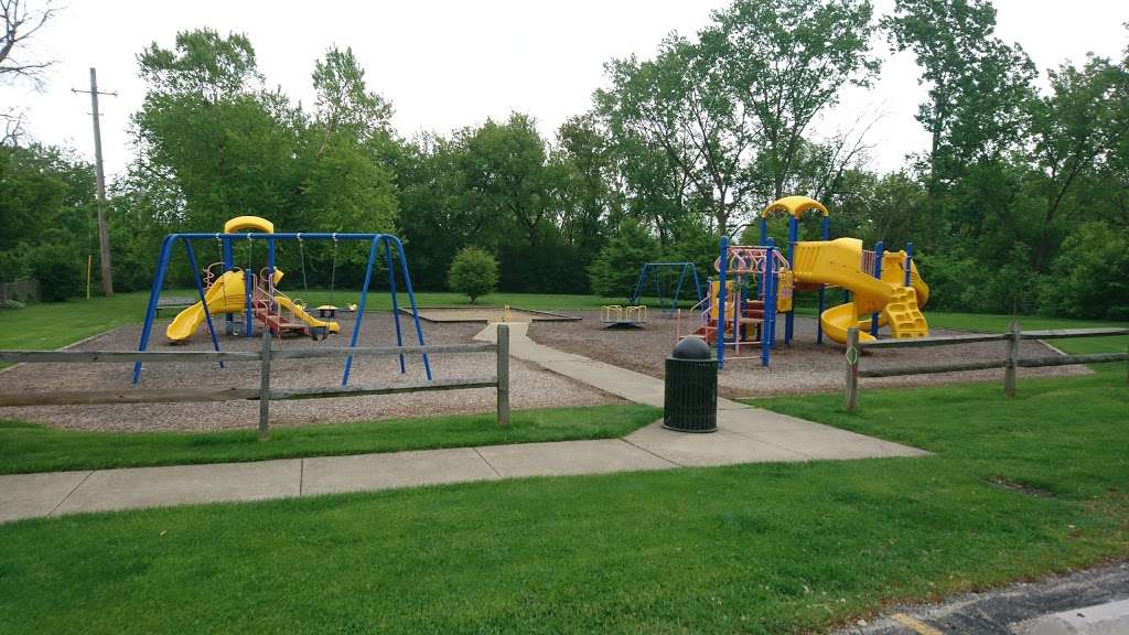 Cumberland Terrace Park | 426 S Warrington Rd, Des Plaines, IL 60016, USA | Phone: (847) 391-5700