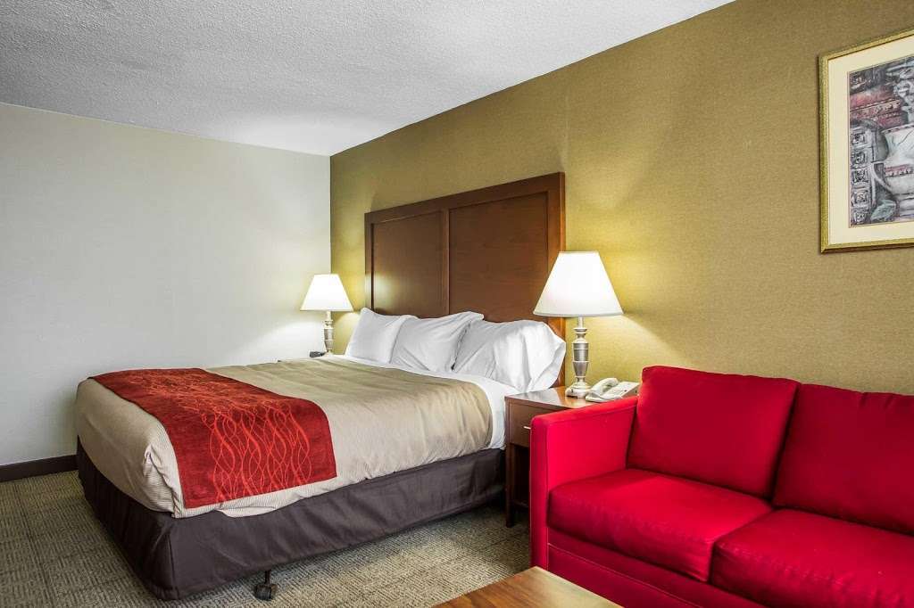 Quality Inn Midway Airport | 7353 S Cicero Ave, Chicago, IL 60629 | Phone: (773) 581-5300