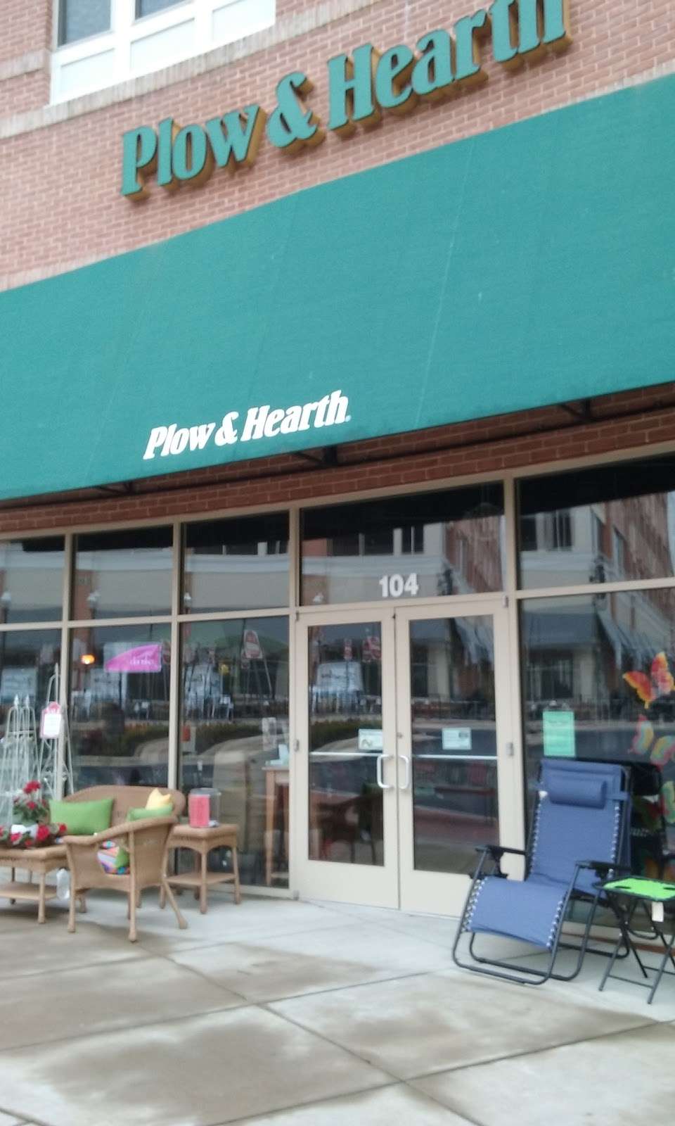 Plow & Hearth | 1601 Village Market Boulevard Southeast #104, Leesburg, VA 20176, USA | Phone: (703) 669-2930