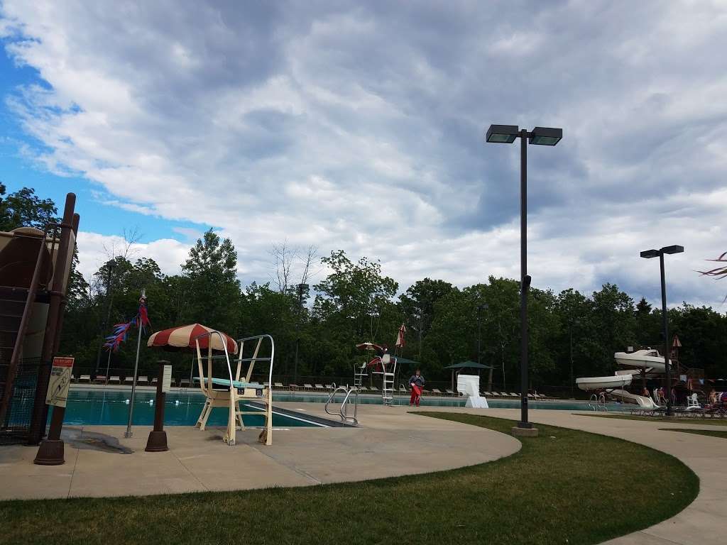 Deerspring Pool | 200 Deerfield Rd, Deerfield, IL 60015 | Phone: (847) 945-7610