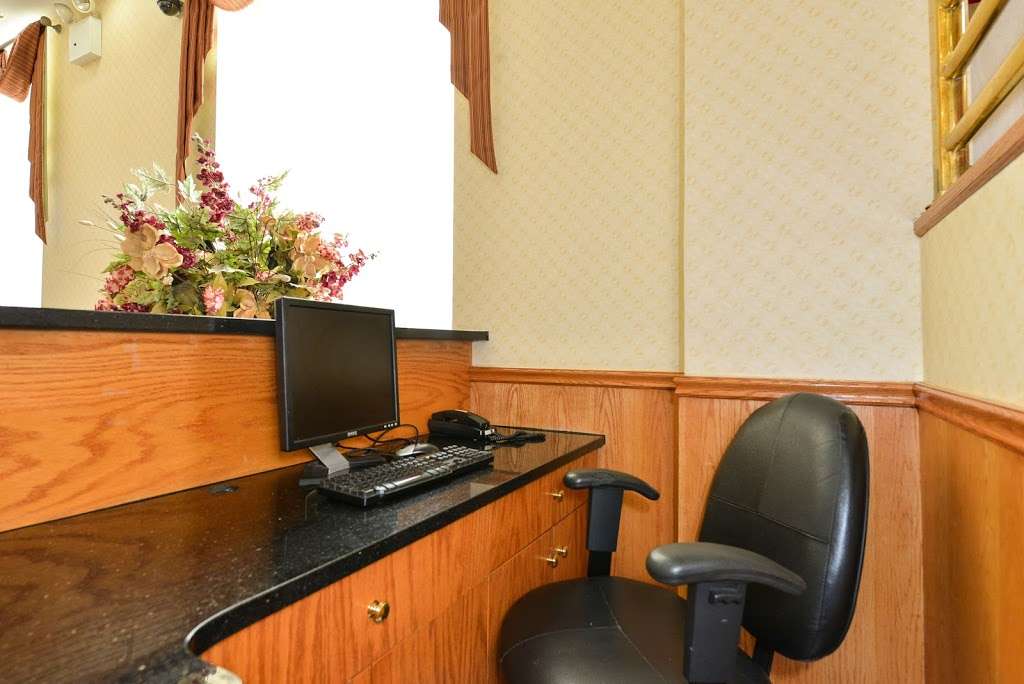 Lexington Inn at JFK Airport | 138-05 Jamaica Ave, Jamaica, NY 11435, USA | Phone: (718) 523-3100