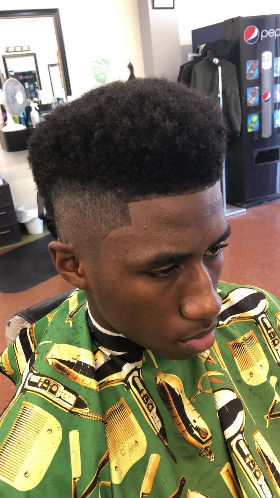 H & J Barber shop | 15 Salem Village Square, Newark, DE 19713, USA | Phone: (302) 455-0822