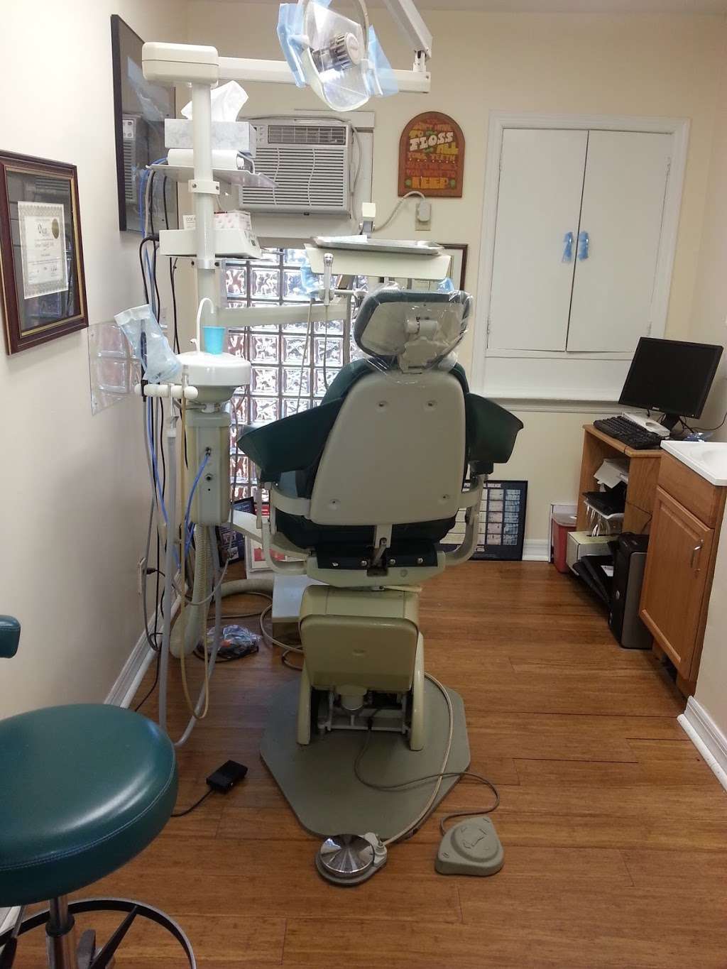 Dr. Bernard Fialkoff DDS | 56-03 214th St, Flushing, NY 11364, USA | Phone: (718) 229-3838