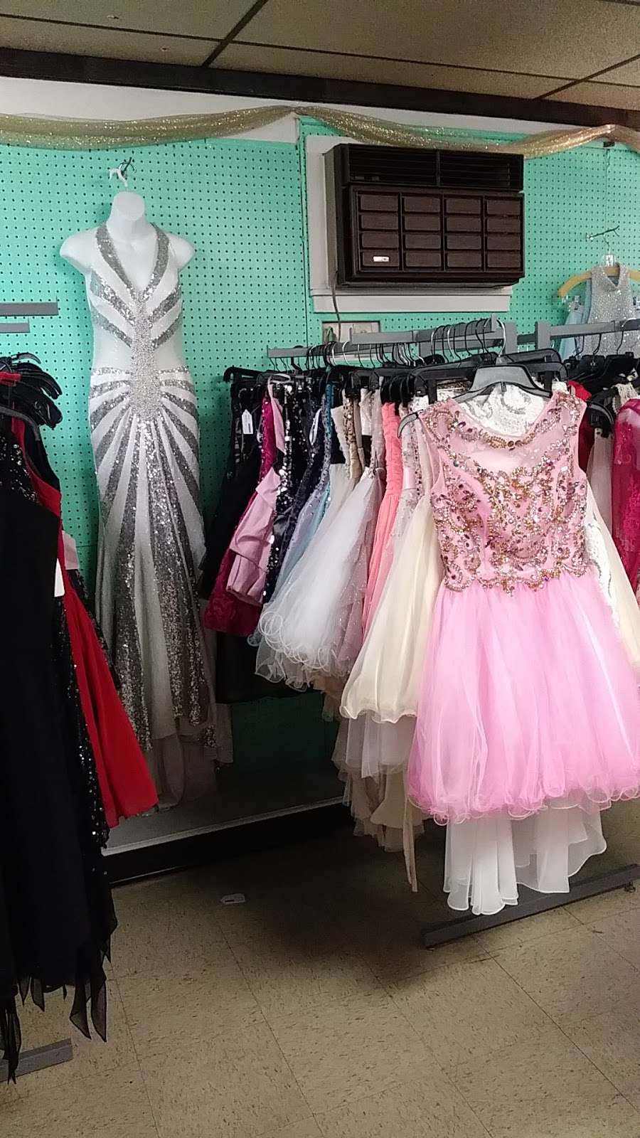 Ky-Belle Boutique Formal/Bridal Wear Consignment | 334 E Catawissa St, Nesquehoning, PA 18240, USA | Phone: (570) 273-5550