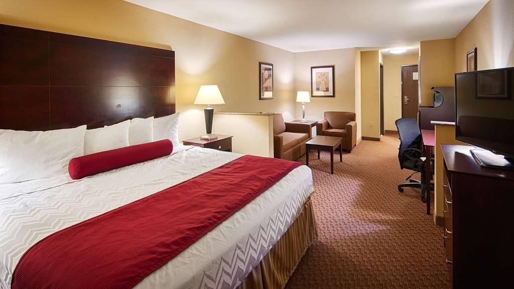 Best Western Plus Burleson Inn & Suites | 516 Memorial Plaza, Burleson, TX 76028, USA | Phone: (817) 744-7747