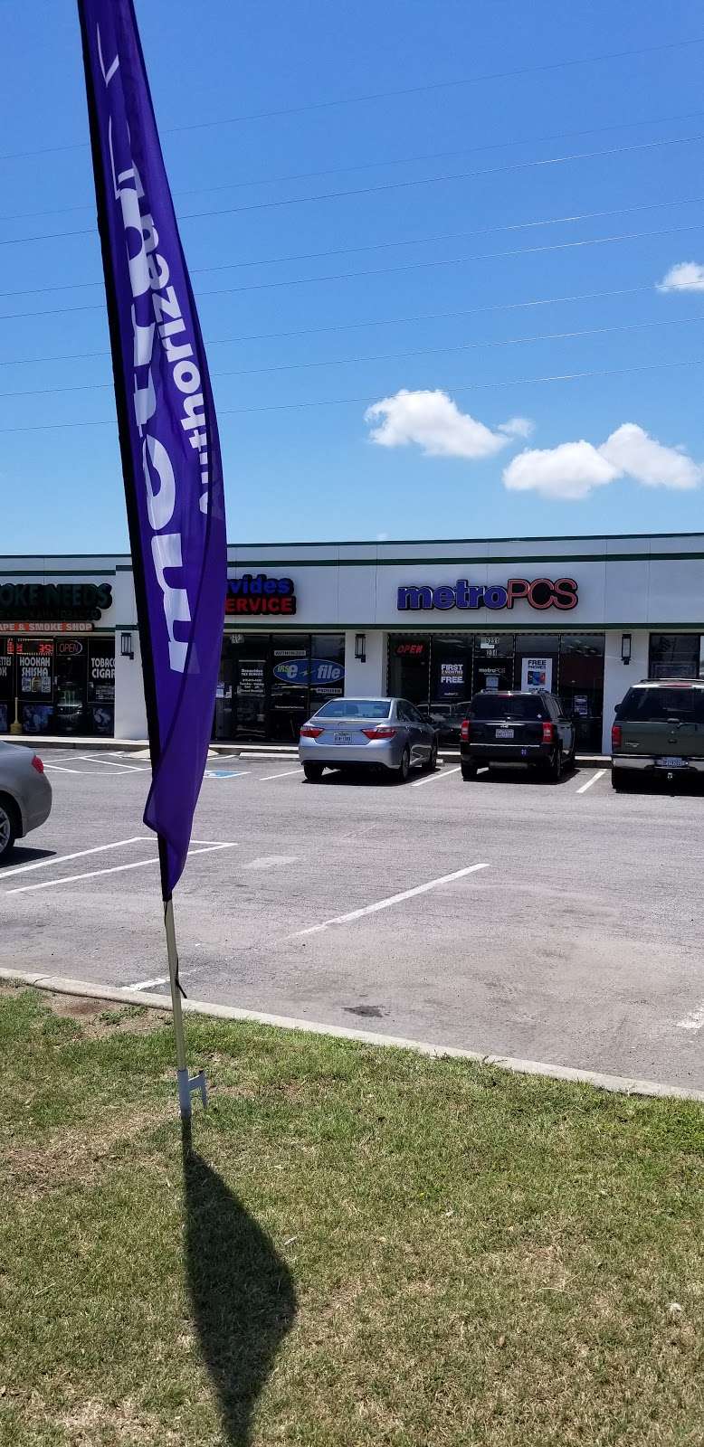 Metro by T-Mobile | 5251 Timberhill Ste 204, San Antonio, TX 78238, USA | Phone: (210) 681-8851