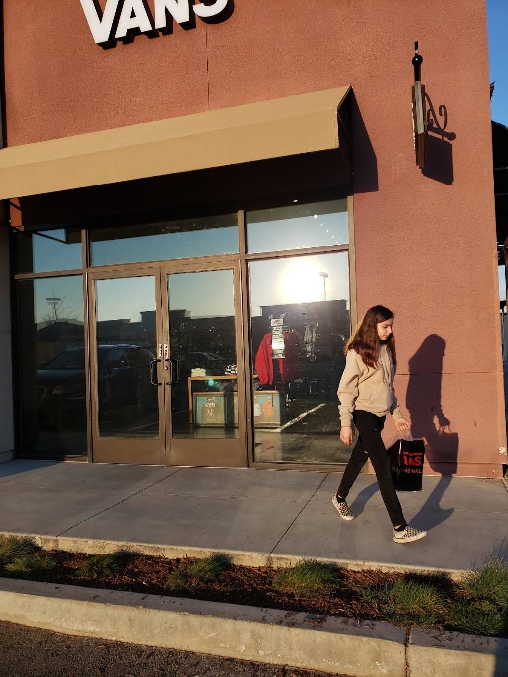 vans store fresno ca