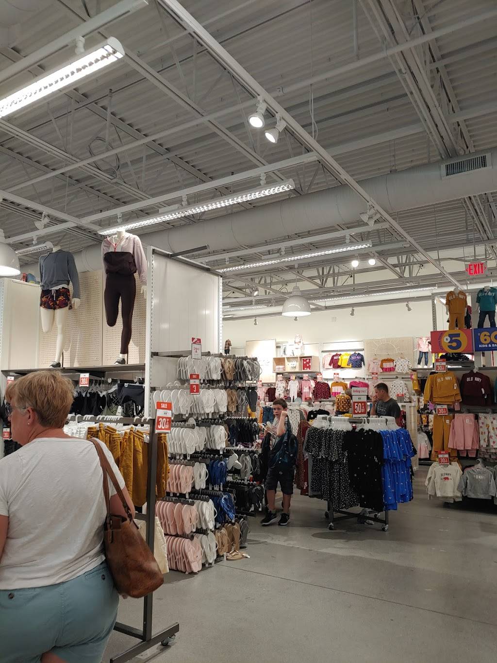 Old Navy Outlet | 1600 Premium Outlets Blvd Suite 335, Norfolk, VA 23502, USA | Phone: (757) 389-7545