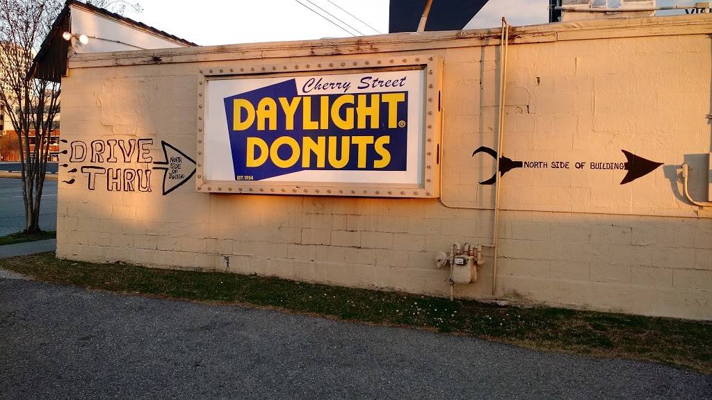 Daylight Donuts | 1101 S Detroit Ave, Tulsa, OK 74120, USA | Phone: (918) 585-1796