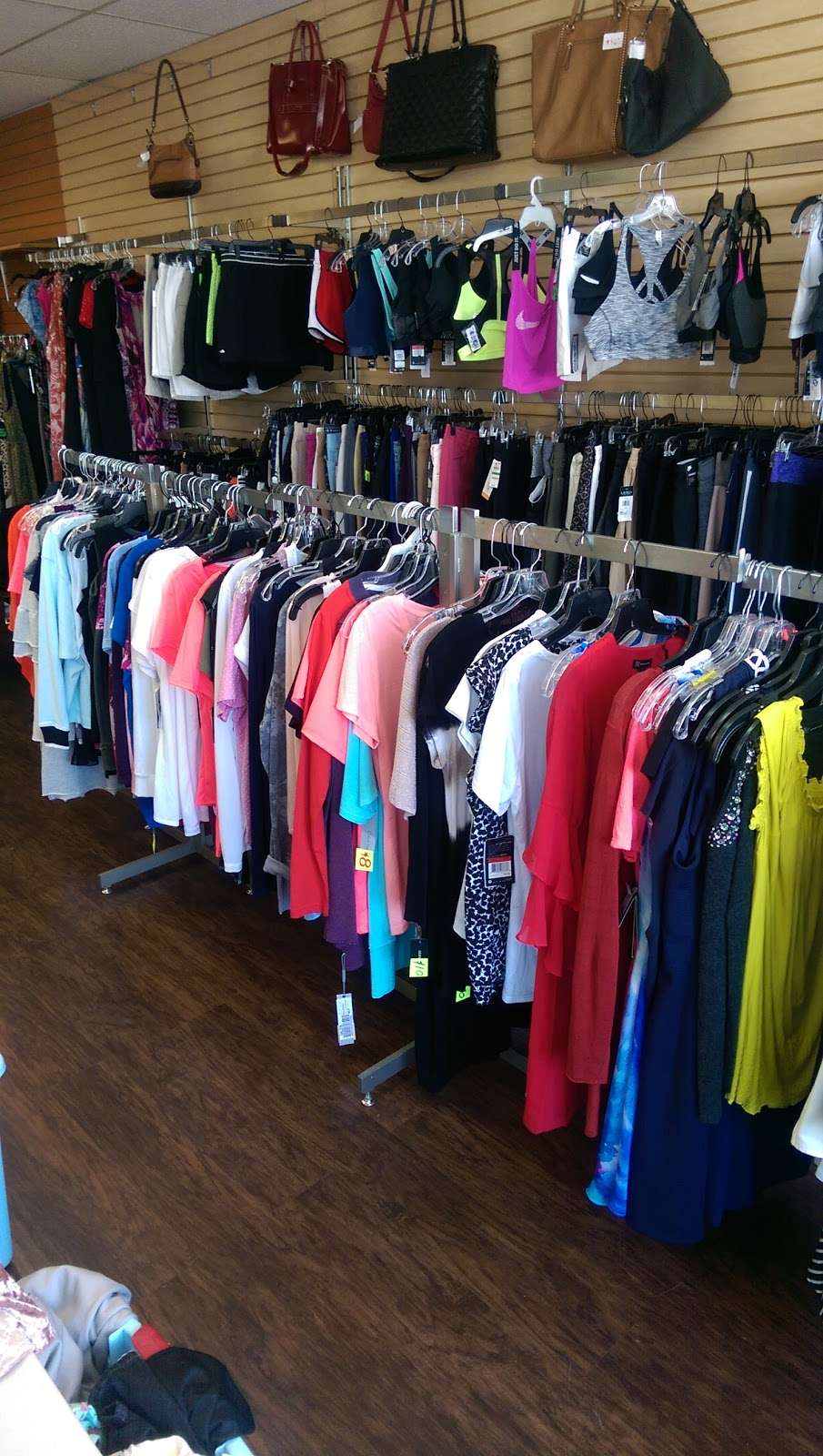 Adamz Outlet | 3078 N Milwaukee Ave, Chicago, IL 60618, USA | Phone: (773) 283-3814