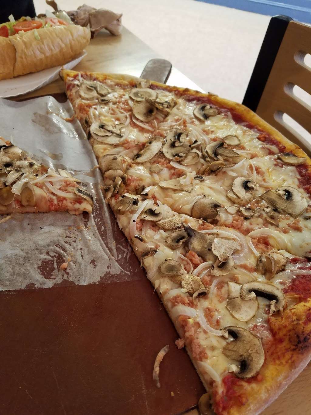 Jim & Nenas Pizzeria | 112 Abbottstown St, East Berlin, PA 17316, USA | Phone: (717) 259-8496